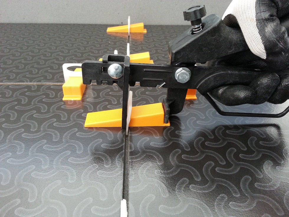 Spacer Clips 1.5mm Wedge Type 500 Pack, tile spacer available online at Irwin Tiles, view 10